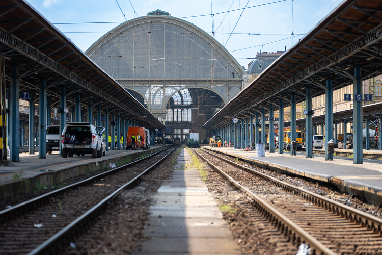 7000 tonna követ cserélnek – nagykarbantartáson a Keleti pályaudvar