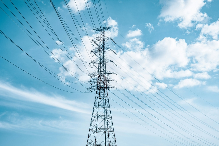 Közel 30 kilométernyi elektromos távvezeték újult meg a Lőrinci-Hatvan-Gödöllő vonalon