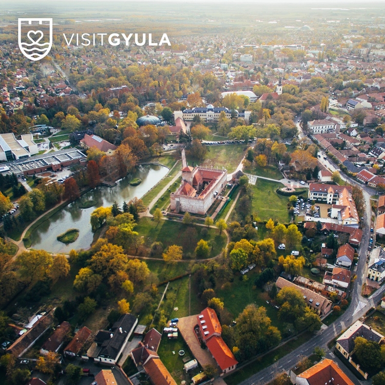 Kétmilliárd forintos fejlesztési program indult a történelmi fürdővárosban