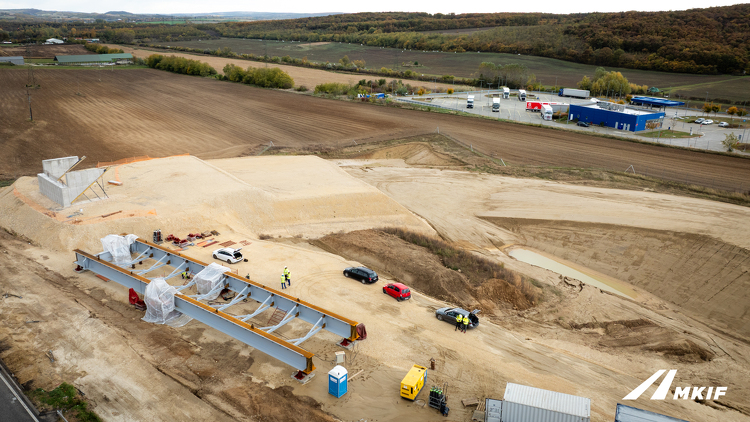 Így kap több tucatnyi új hidat az M1-es - FOTÓK