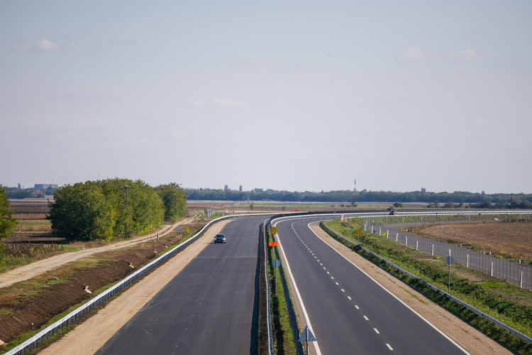 Videón mutatjuk az M4-esen zajló befejező munkálatokat