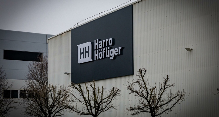 Csúcstechnológiás gyógyszeripari gépgyártó üzemet adtak át Debrecenben