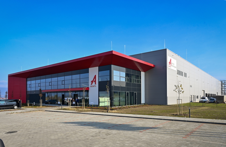 Indulhat a termelés hazánk egyik legnagyobb bérfestő üzemében 