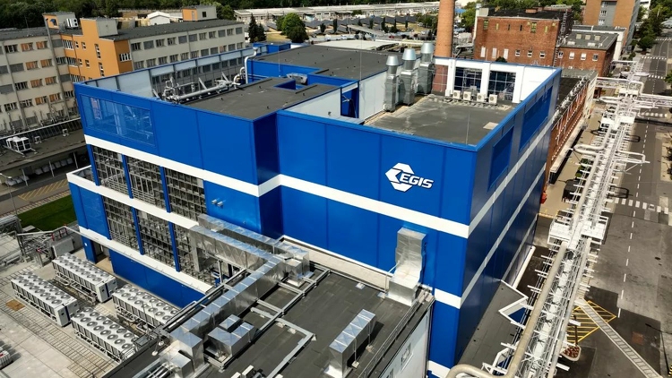 A fővárosban avatott új hatóanyaggyártó üzemet az Egis gyógyszergyár