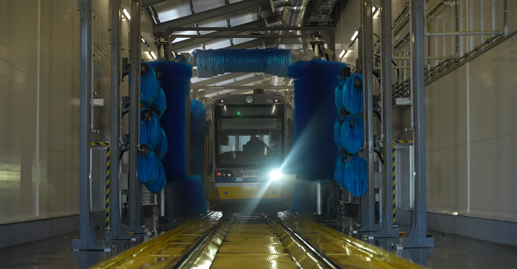 Villámgyors és környezetbarát járműtisztítás Szegeden - Elkezdődött a próbaüzem a MÁV új mosócsarnokában