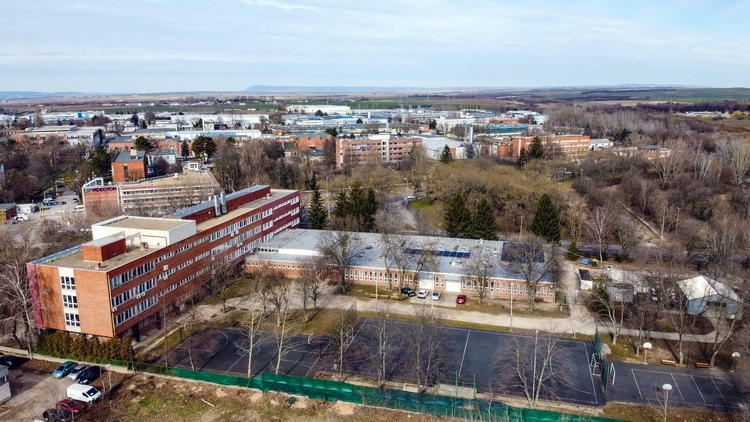 Iskolafejlesztési program Fejérben: négy helyszínen rajtolhat el a munka