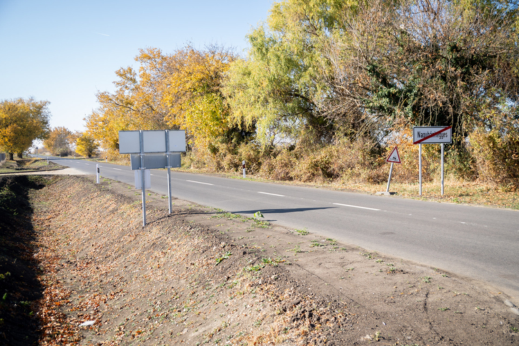 Több, mint 28 kilométernyi út felújításán dolgoznak Békésben – újabb szakaszt adtak át