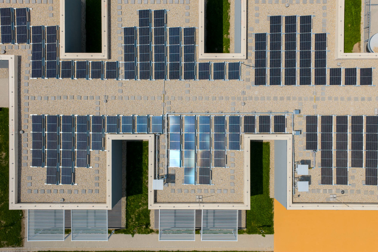 50 milliárdos támogatás segíti a napenergia és hőszivattyúk hatékonyabb használatát