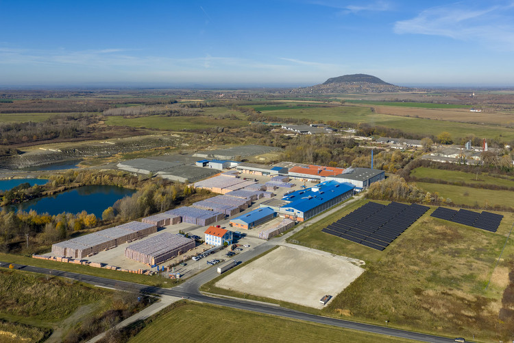 Korszakváltás és energiatudatosság a Leiernél: új mércét állít a megújult devecseri gyár