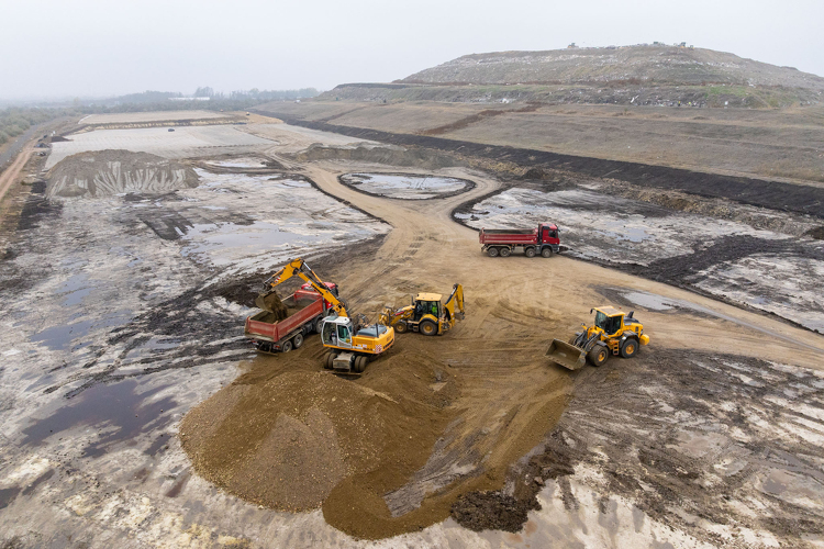 Mozog a föld - Hét hektáron épül Szeged új hulladéklerakója