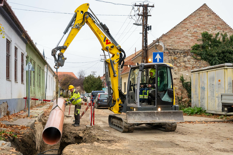 Korszerű csapadékvíz-hálózat épül Esztergomban – új szakaszába lépett a város közműfejlesztése