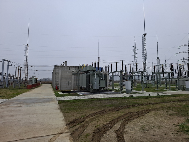 A bővülő lakóövezetek és ipari parkok áramigényét is kiszolgálja az új alállomás a Dél-Dunántúlon