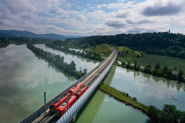 Történelmi pillanat az osztrák közlekedésben: átadták az évszázad vasúti projektjét