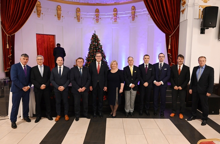 A gazdaság szolgálatában - Elismerést vehetett át a Weinberg ügyvezetője