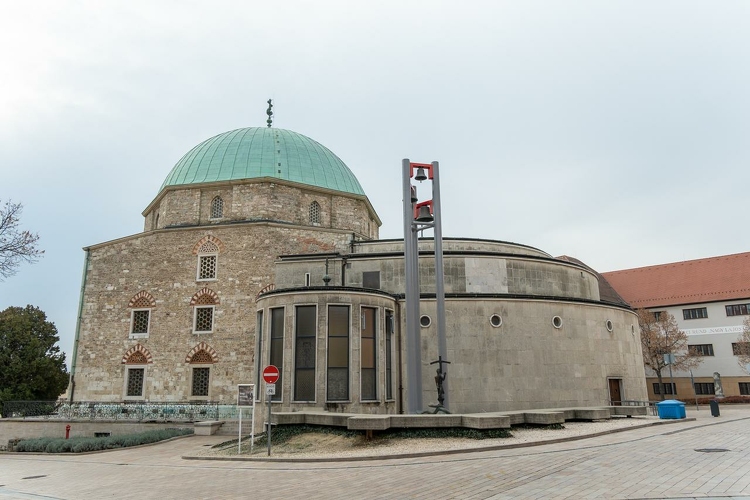 Nyolc év hallgatás után szombaton ismét megszólaltatják Pécs ikonikus látványosságát