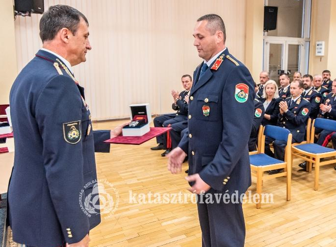 Hősies Helytállásért elismerésben részesült Mihalik Balázs tűzoltó százados