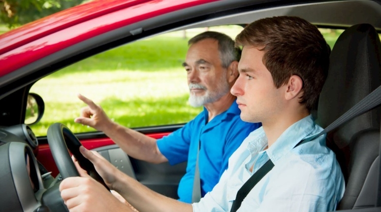 Gördülékenyebbé vált a járművezetői vizsgáztatás a közlekedési vizsgaközpont felállításával