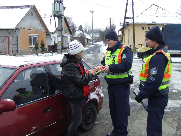 Mikuláscsomagot kaptak Nógrádban a szabályosan közlekedők