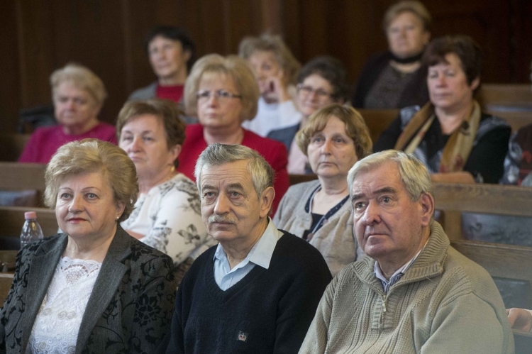 Szakmai fórumsorozat indul a nyugdíjas foglalkoztatás előnyeiről
