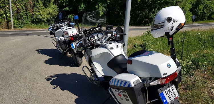 Együtt ellenőrizték a járművezetőket a motoros rendőrök Nógrád megyében