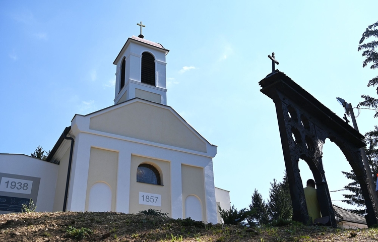 Megújult Pilisszentlélek katolikus temploma