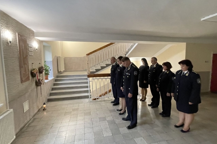 A hősi halottakra emlékeztek a Nógrád Megyei Rendőr-főkapitányság vezetői