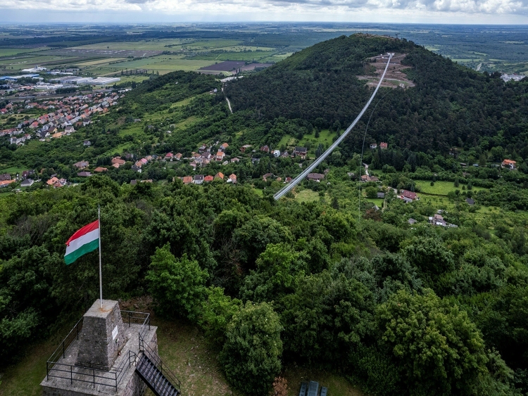 A Nemzeti összetartozás hídja lett a világ leghosszabb fesztávolságú gyalogos függőhídja