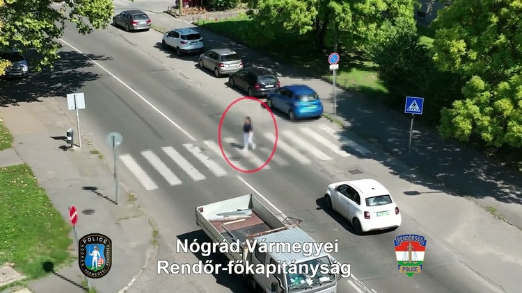 A gyalogosátkelőhelyeken drónnal figyelik a szabálysértőket a nógrádi rendőrök - videó