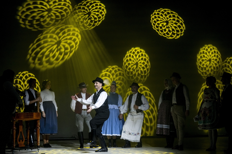 Novák Irén köszöntötte az 50 éves Nógrád Táncegyüttest Salgótarjánban