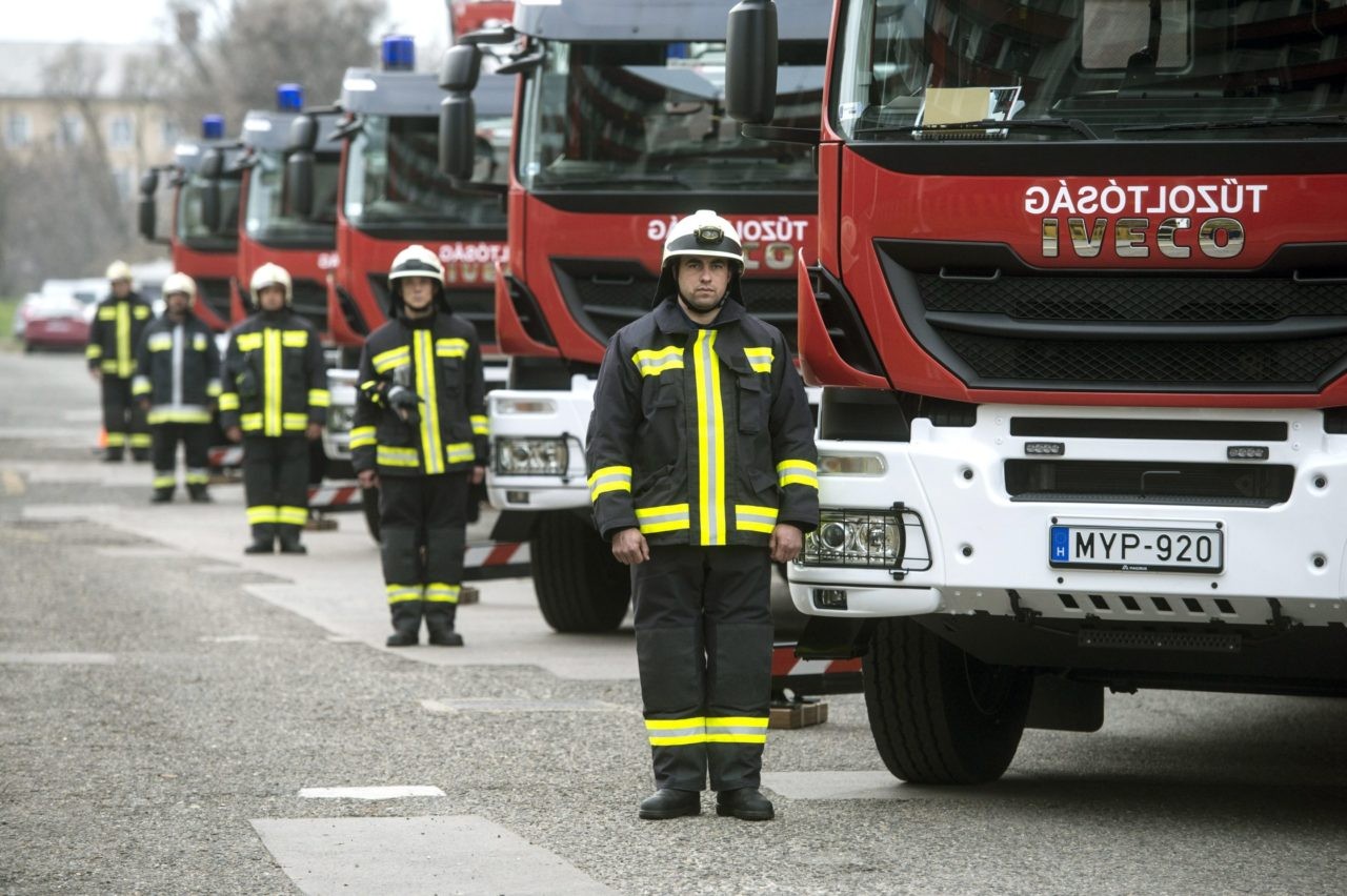 178 új tűzoltót avattak fel