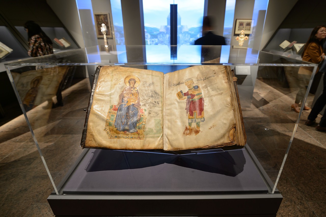 1200 éves örmény zsoltárkönyvet hoztak a Várba