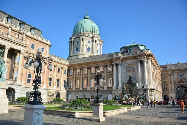 Különleges építészeti maradványok kerültek elő a Budavári Palotában