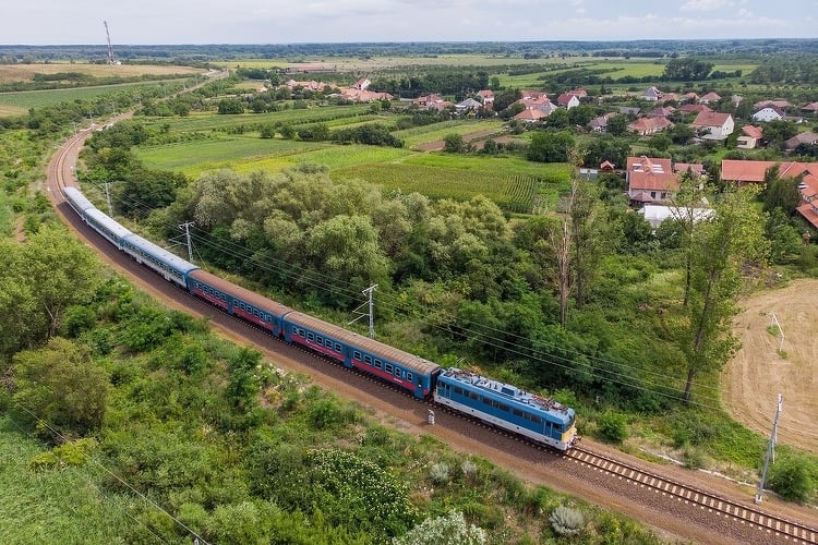 Mától változik a vasúti menetrend a Budapest-Hatvan vonal felújítása miatt 