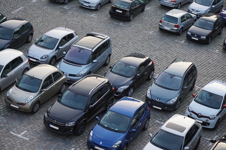 Az ingyenes parkolás megszűnik, a hitelmoratórium meghosszabbodik