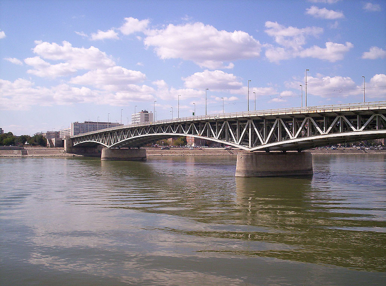 FKF: vasárnap mossák a Petőfi hidat