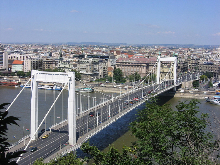 FKF: tisztítják az Erzsébet hidat szombaton és vasárnap