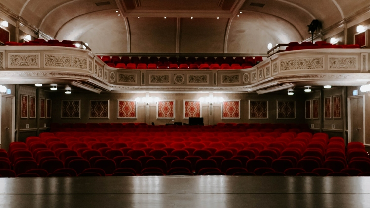 Színházi előadások, zenei programok és vásár Budapest belvárosában