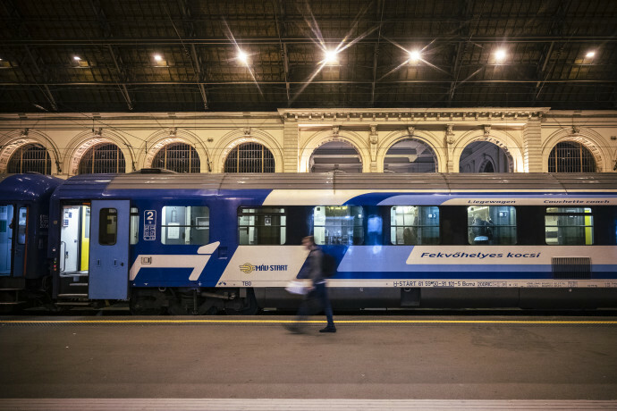A hétvégi óraátállítás néhány éjszakai belföldi és nemzetközi vonatot érint