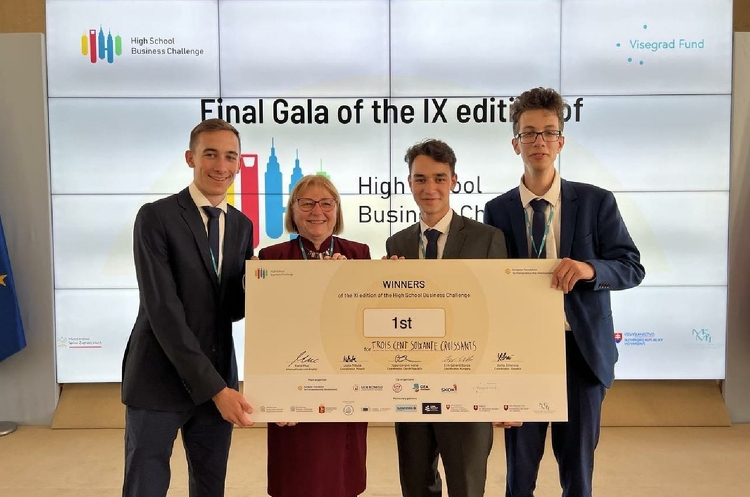 Magyar diákok nyertek a nemzetközi üzleti versenyen