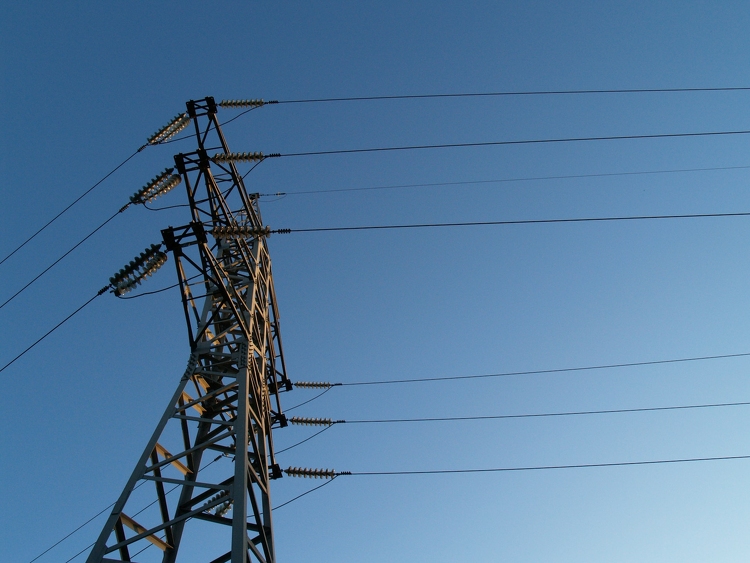 MEKH: jelentősen csökkennek a nem lakossági fogyasztók villamos energia rendszerhasználati díjai