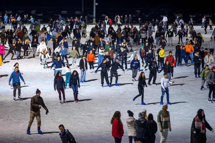 Több mint 30 ezren húztak korcsolyát a Jégpályák Éjszakáján