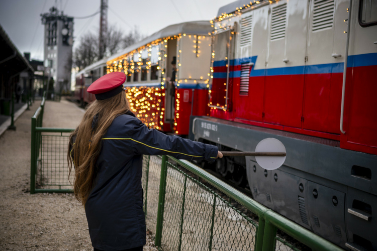 Vonattal a budai hegyekbe – utazzon a Gyermekvasúton a téli szünetben!