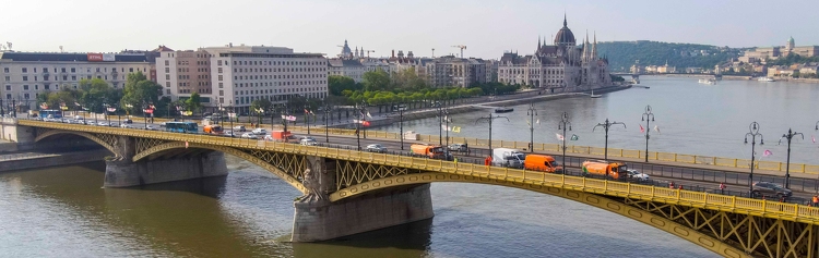 Két újabb fővárosi Duna-híd tisztul meg a hétvégén