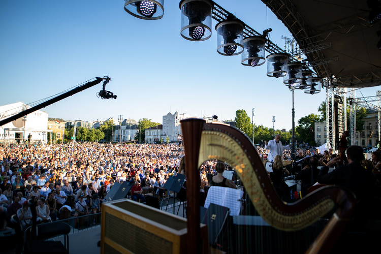 Koncert a békéért: ingyenes hangverseny lesz a Hősök terén