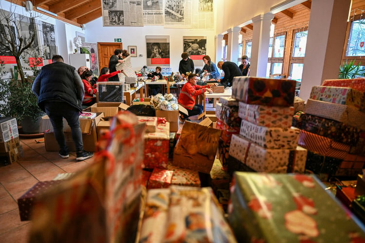 Több mint 2300 gyermek kapott ajándékot a Magyar Máltai Szeretetszolgálat akciójában