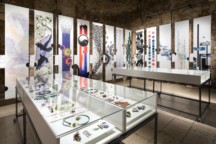 Kiállításokkal, előadásokkal várják a közönséget két héten át a Budapest Kortárs Ékszerhéten