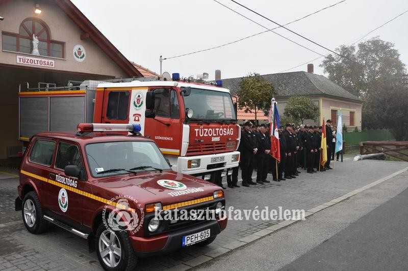 Új tűzoltógépjárművek álltak szolgálatba Somogy és Zala határán 
