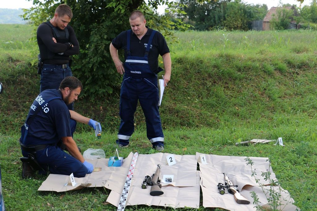 Lőfegyvert találtak kaposvári rendőrök egy személygépkocsi csomagtartójában