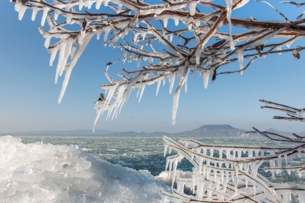 Siófoknál veszélyes, töredezett a Balaton jege