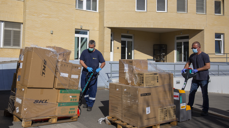 Egészségügyi védőfelszerelések érkeztek a Somogy Megyei Kaposi Mór Oktató Kórházba